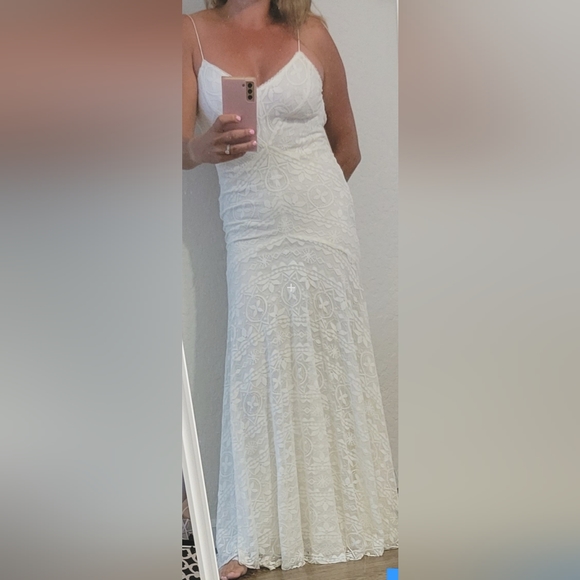 Beautiful ivory dress - Picture 7 of 8